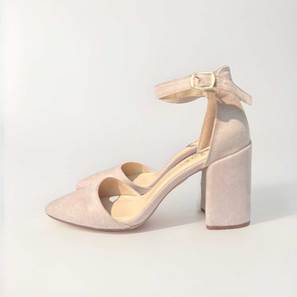 Lulus Ankle Strap Block Heel Sandal Womens 8 Nude Beige Faux Suede Pre-Owned